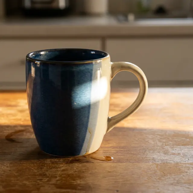 [object Object] — One slow move around the product, ending where it started.